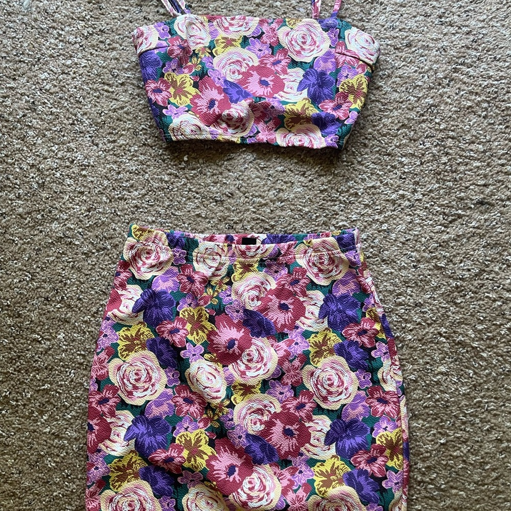 Two piece skirt set